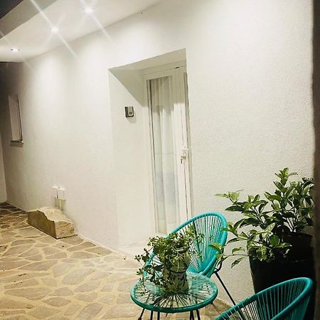 Tierra Guesthouse ออลเบีย ภายนอก รูปภาพ